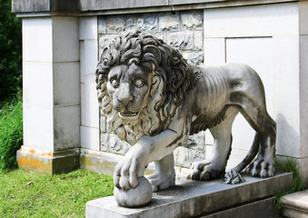 lion statue