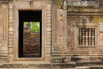 Fototapeta na wymiar old khmer temple prasat hin, thailand