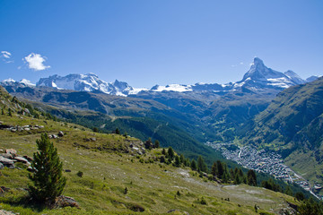Fototapeta na wymiar Zermatt z Matterhorn, Kastora i Polluksa