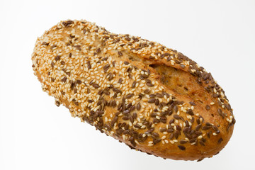 knuspriger kornspitz mit körnern