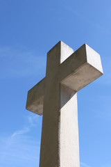 Croix d'une tombe au cimetière du Montparnasse à Paris