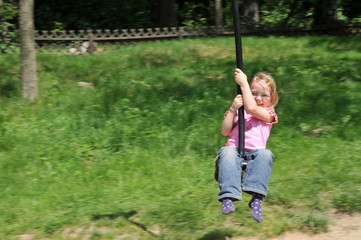 Kind auf Spielplatz