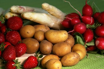 Erdbeeren, Kartoffeln, Spargel und Radieschen