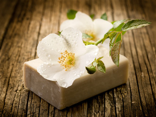 Fototapeta na wymiar naturalne mydło kwiat