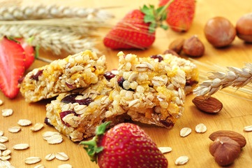 Müsliriegel mit Erdbeeren