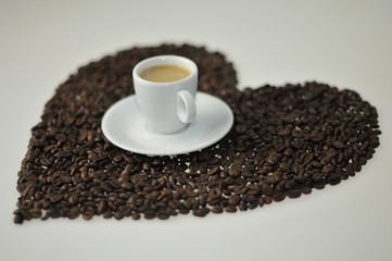 Espressotasse im Bohnenherz