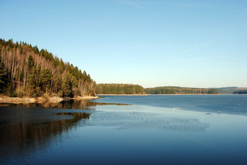 Ufer der Seidenbachtalsperre