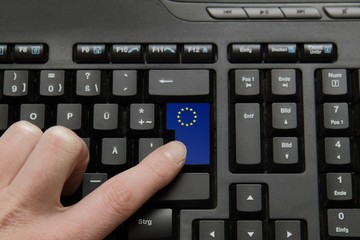 Europäische Flagge auf Computertaste © mischu11