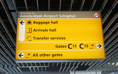 Flughafen Amsterdam - Infoschild