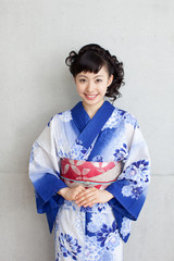 浴衣姿の女性