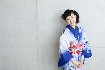 浴衣姿の女性