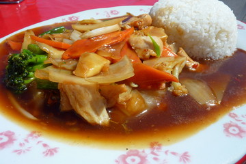 Hähchenfleisch mit Gemüse und Reis