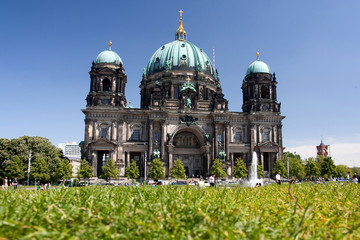 berliner dom © Abel Tumik