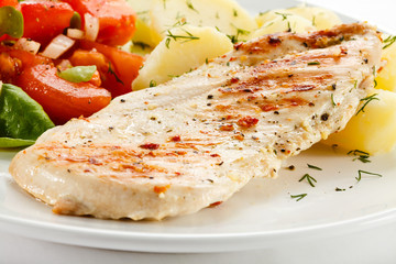 Grilled turkey fillet and vegetables