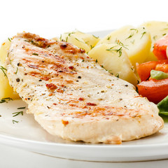 Grilled turkey fillet and vegetables