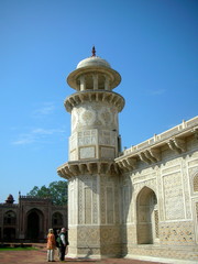 Fototapeta na wymiar torre mausoleo