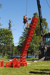 fallender Kistenturm