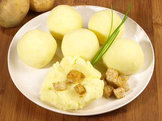 Kartoffelknödel zubereiten