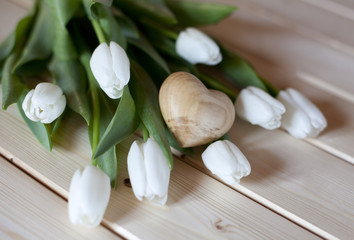 Obraz na płótnie Canvas kwiaty białe tulipany serce