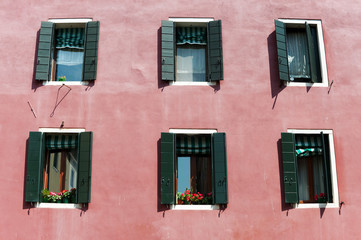 Venezia - Facciata con finestre