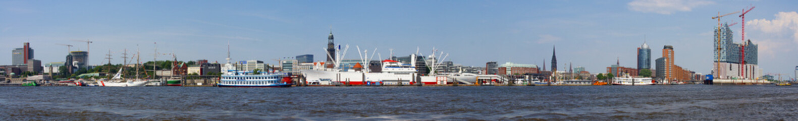 Hafenpanorama Hamburg mit U.S.Coast Guard