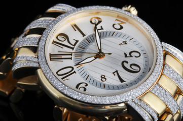 diamond golden wrist watch / hand watch