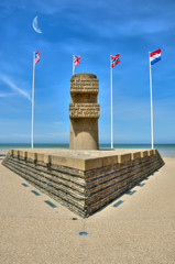 Monument de la libération - Bernieres-Sur-Mer