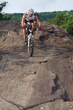 Discesa sulla roccia in Mountain Bike