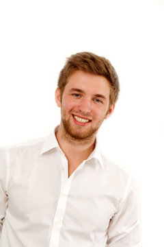 Netter junger Mann