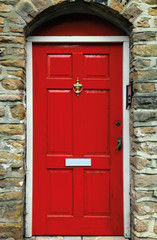 Obraz premium czerwone drzwi wejściowe