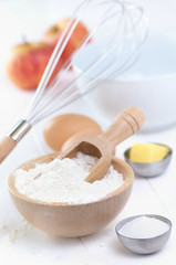 raw ingredientes, ready to merge to make a cake