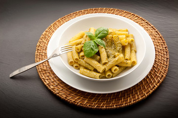 maccheroni al pesto