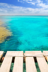 Fototapeta na wymiar Illeta drewniane molo turkusowe morze Formentera