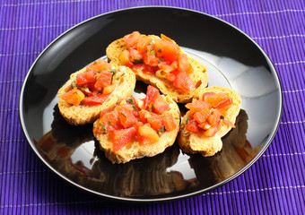 Bruschette con pomodoro - Bruschetta with tomatoes