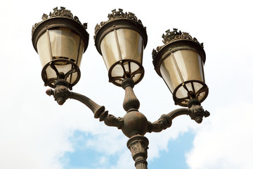 Fototapeta na wymiar Old fashioned street lamp