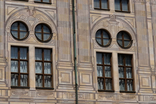Hausfront / Fenster