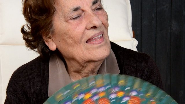 donna anziana