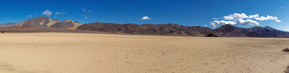 Fototapeta na wymiar Racetrack Playa, Death Valley National Park, California.