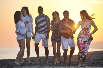 Obraz premium Group of young people enjoy summer party at the beach