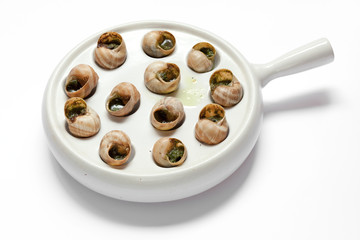 Виноградные улитки на специальной тарелке.