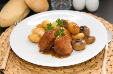 filetto all'aceto balsamico con patate e cipolline