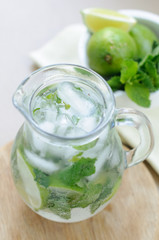 drink with lime and mint