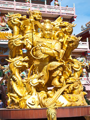 Fototapeta na wymiar Bogini Nazha pokonując smoka i Chiny świątyni Chonburi Thail