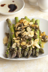 Asparagus with almonds and capers