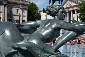 Fototapeta na wymiar Londyn, syrena fontanna Trafalgar Square