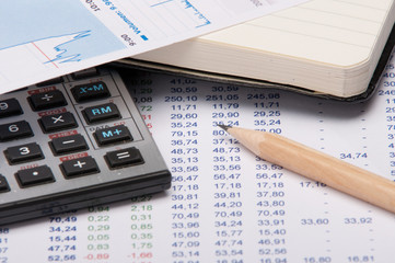 Taschenrechner, Chart, Zahlen und Bleistift