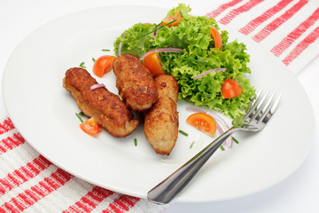 Cevapcici mit Salatgarnitur