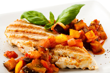 Grilled turkey fillet and vegetables