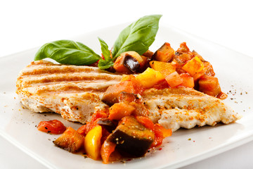 Grilled turkey fillet and vegetables