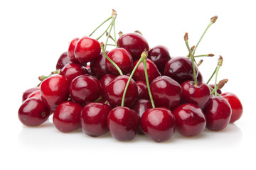 Obraz na płótnie Canvas Fresh cherries isolated on white.